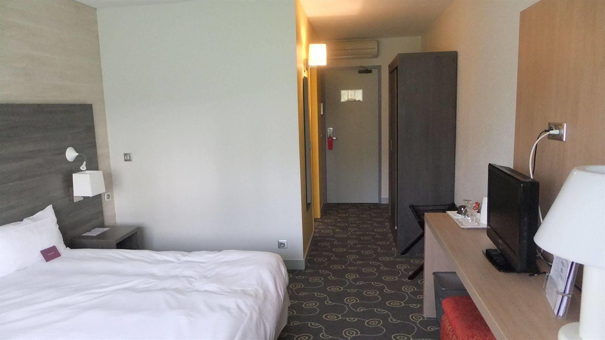 Mercure Annecy Sud Сейно Екстериор снимка
